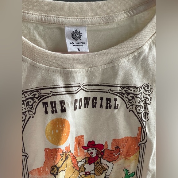 NWT La Luna The Cowgirl Women’s Crop Top Graphic Tee- Size S - Picture 3 of 7